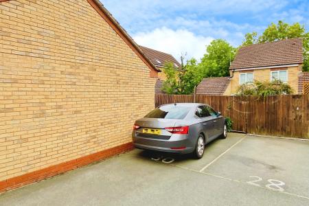 2 bedroom Flat for sale in Stackyard Close, Thorpe Astley, LE3