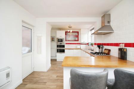 3 bedroom Semi-detached house for sale in Steyning Crescent, Glenfield, LE3