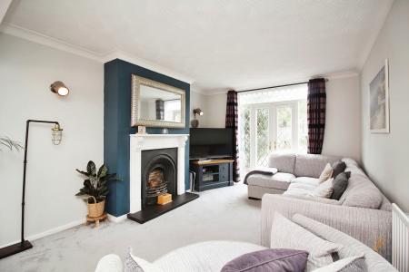3 bedroom Semi-detached house for sale in Steyning Crescent, Glenfield, LE3