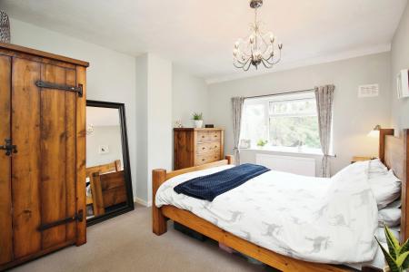 3 bedroom Semi-detached house for sale in Steyning Crescent, Glenfield, LE3