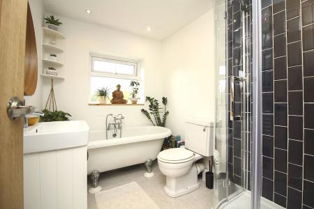 3 bedroom Semi-detached house for sale in Steyning Crescent, Glenfield, LE3