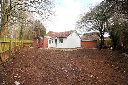2 bedroom Detached bungalow for sale in Stoneywell Road, Leicester, LE4