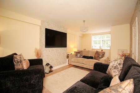 3 bedroom Town house for sale in Thurlington Road, Braunstone, LE3