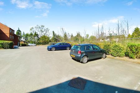 2 bedroom Flat for sale in Trinity Court, Hinckley, LE10