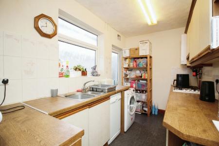 3 bedroom Semi-detached house for sale in Turnbull Drive, Braunstone Town, LE3