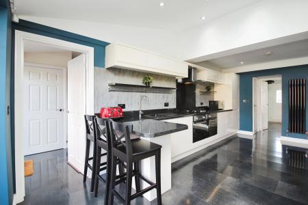 4 bedroom Semi-detached house for sale in Valley Drive, Leicester, LE3