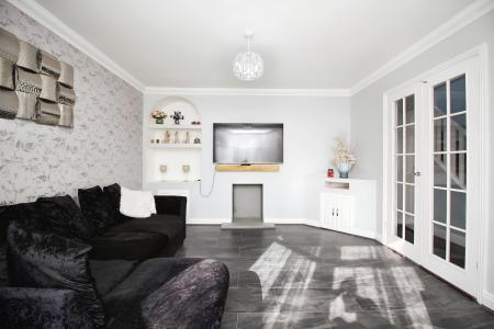 4 bedroom Semi-detached house for sale in Valley Drive, Leicester, LE3