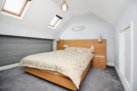 4 bedroom Semi-detached house for sale in Valley Drive, Leicester, LE3