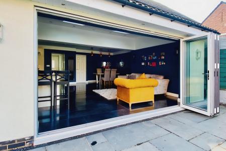 4 bedroom Semi-detached house for sale in Valley Drive, Leicester, LE3