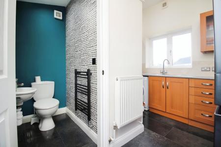 4 bedroom Semi-detached house for sale in Valley Drive, Leicester, LE3