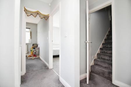 4 bedroom Semi-detached house for sale in Valley Drive, Leicester, LE3