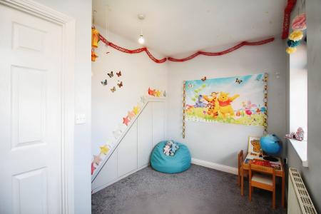 4 bedroom Semi-detached house for sale in Valley Drive, Leicester, LE3