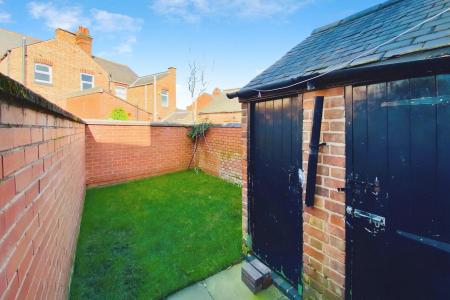 2 bedroom Terraced House for sale in Vaughan Street, Leicester, LE3