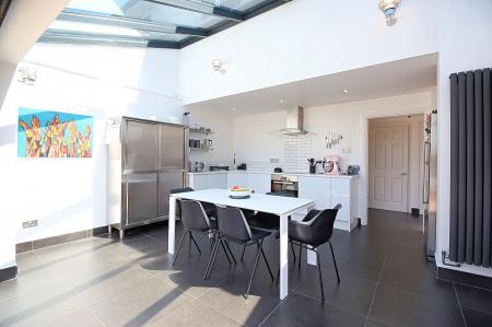 3 bedroom Semi-detached house for sale in Vicarage Close, Kirby Muxloe, LE9