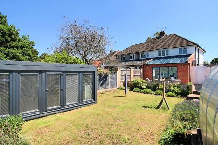 3 bedroom Semi-detached house for sale in Vicarage Close, Kirby Muxloe, LE9