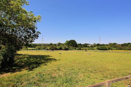 3 bedroom Semi-detached house for sale in Vicarage Close, Kirby Muxloe, LE9