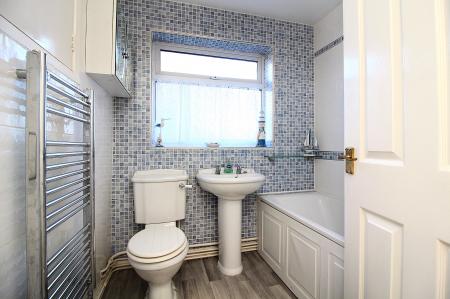 2 bedroom Ground floor maisonette for sale in Wessex Drive, Leicester, LE3