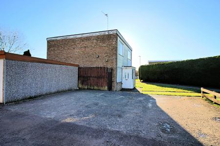 2 bedroom Ground floor maisonette for sale in Wessex Drive, Leicester, LE3