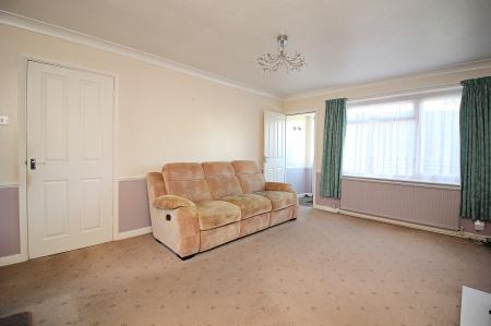 2 bedroom Ground floor maisonette for sale in Wessex Drive, Leicester, LE3