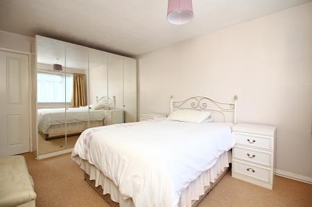 2 bedroom Ground floor maisonette for sale in Wessex Drive, Leicester, LE3