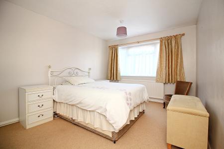 2 bedroom Ground floor maisonette for sale in Wessex Drive, Leicester, LE3