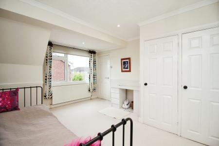 3 bedroom Detached house for sale in Wessex Drive, Leicester, LE3