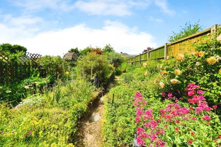 3 bedroom Semi-detached house for sale in Wilnicott Road, Braunstone Town, LE3