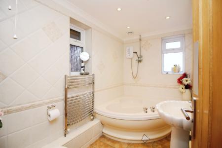 3 bedroom Terraced House for sale in Winforde Crescent, Braunstone, LE3