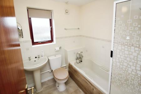 2 bedroom Semi-detached house for sale in Woodhouse Road, Narborough, LE19