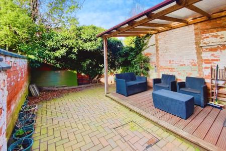 2 bedroom Terraced House for sale in Woodville Road, Leicester, LE3