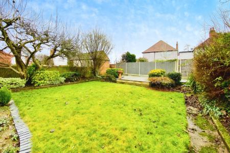 4 bedroom Detached house for sale in 4 Hilders Road, Western Park, LE3