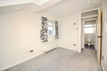 4 bedroom Detached house for sale in Marigold Way, Narborough, LE19