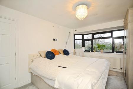 4 bedroom Semi-detached house for sale in Kingsway North, Braunstone Town, LE3