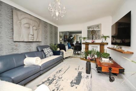 4 bedroom Semi-detached house for sale in Kingsway North, Braunstone Town, LE3