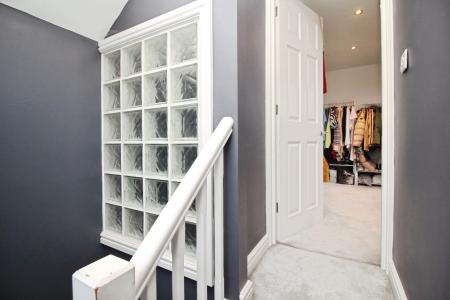 4 bedroom Semi-detached house for sale in Kingsway North, Braunstone Town, LE3