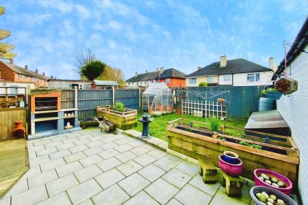 3 bedroom Semi-detached house for sale in Pindar Road, New Parks, Leicester, LE3