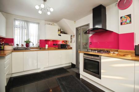 3 bedroom Semi-detached house for sale in Pindar Road, New Parks, Leicester, LE3