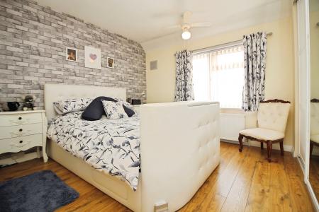 3 bedroom Semi-detached house for sale in Pindar Road, New Parks, Leicester, LE3