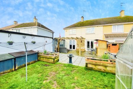 3 bedroom Semi-detached house for sale in Pindar Road, New Parks, Leicester, LE3