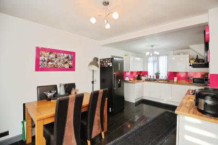 3 bedroom Semi-detached house for sale in Pindar Road, New Parks, Leicester, LE3