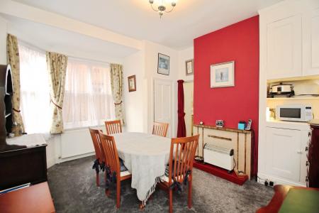 4 bedroom Semi-detached house for sale in Mellor Road, Western Park, Leicester, LE3