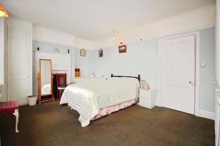 4 bedroom Semi-detached house for sale in Mellor Road, Western Park, Leicester, LE3