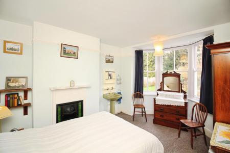 4 bedroom Semi-detached house for sale in Mellor Road, Western Park, Leicester, LE3