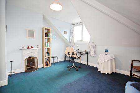 4 bedroom Semi-detached house for sale in Mellor Road, Western Park, Leicester, LE3