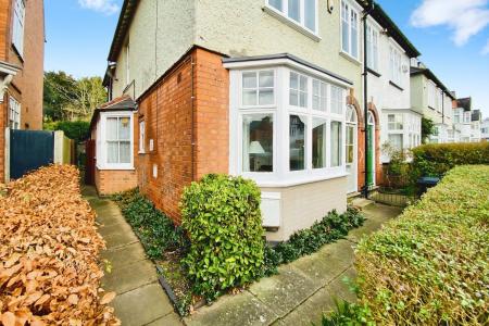4 bedroom Semi-detached house for sale in Mellor Road, Western Park, Leicester, LE3