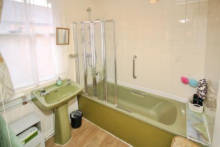 4 bedroom Semi-detached house for sale in Mellor Road, Western Park, Leicester, LE3