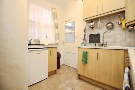 4 bedroom Semi-detached house for sale in Mellor Road, Western Park, Leicester, LE3