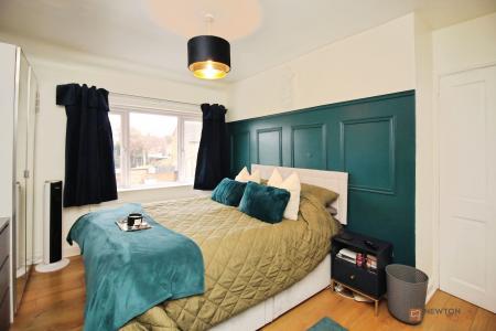 3 bedroom Semi-detached house for sale in Heays Close, New Parks, Leicester, LE3