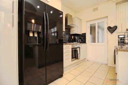3 bedroom Semi-detached house for sale in Heays Close, New Parks, Leicester, LE3