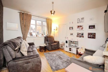 3 bedroom Semi-detached house for sale in Heays Close, New Parks, Leicester, LE3